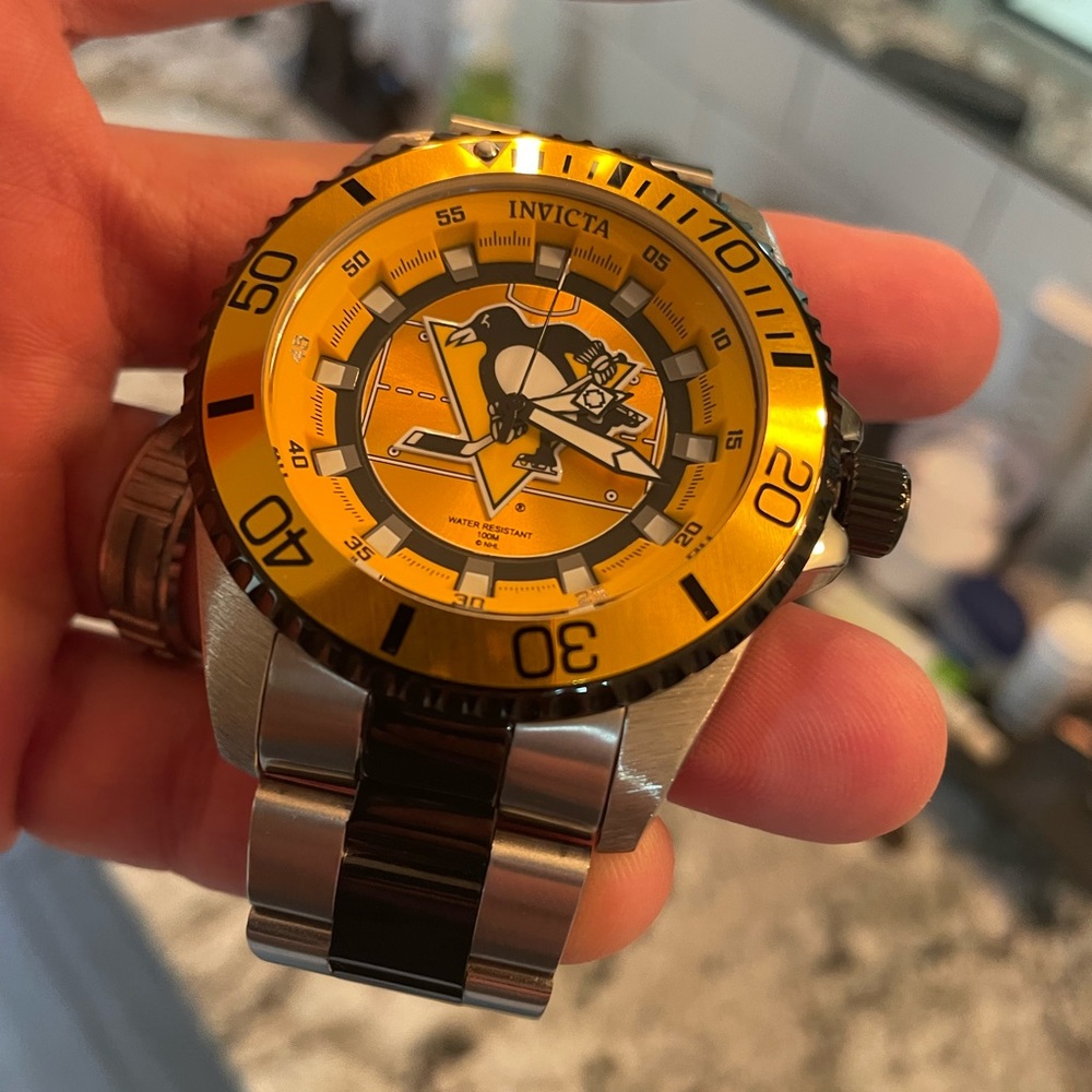 Invicta Pittsburgh Penguins watch